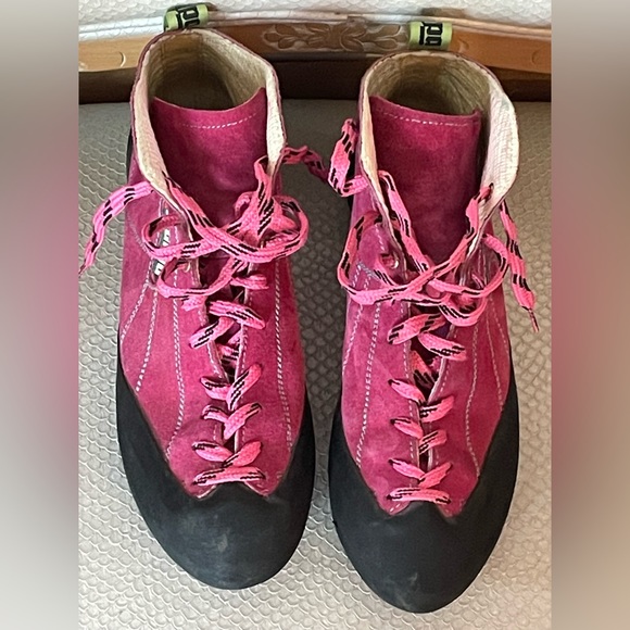 SCARPA Climbing Shoes, Pink Suede’s Women’s Size EU 42, US 10 Made in Italy - Picture 8 of 16